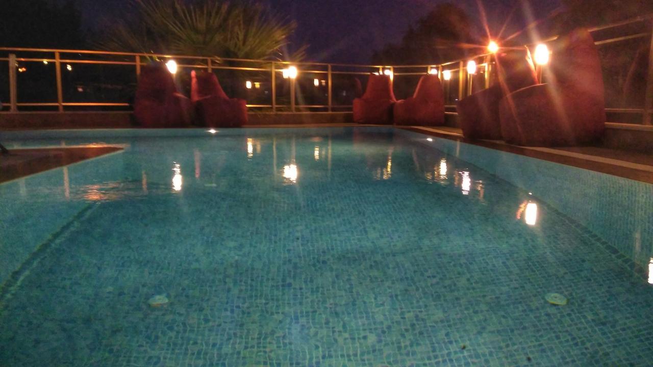 Demir Suit Hotel Кушадасъ Екстериор снимка